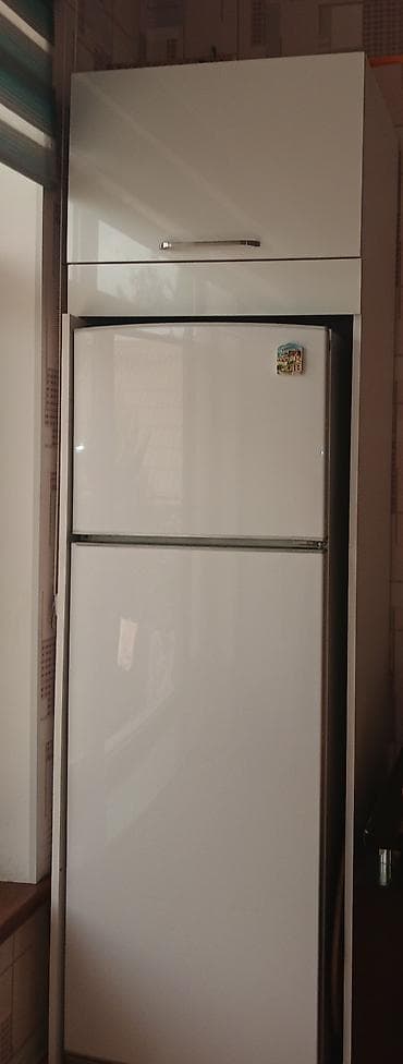 sharp soyuducu: İki qapılı soyuducu (üstdə dondurucu - Rəng: ağ, parlaq ön panel - — 2
