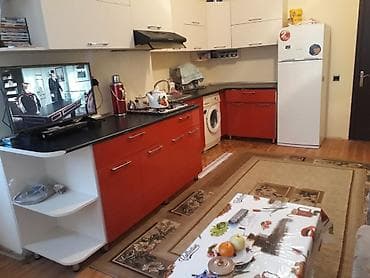 Həzi Aslanov metrosu və Gənclik parkına yaxın, yeni tikili binanın