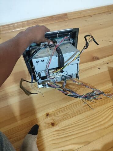 андроид мониторы prado: Avtomobil üçün radio və ekran bloku. Bu komplektə avtomobilin mərkəzi — 2