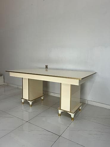 xrom şar: *Masa satilir* 160sm x 90sm *150azn* Vitrin mebelidir istifade — 1