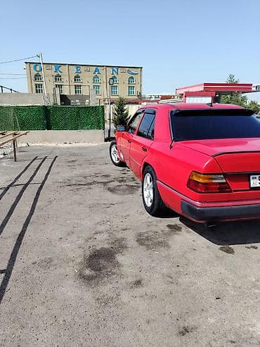 Mercedes-Benz 200: 2 l | 1991 il Sedan — 6