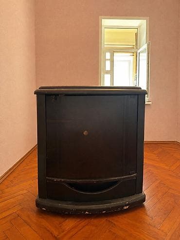 kitab refi: İşlənmiş, Künc Tv altlığı, Polkalı — 1