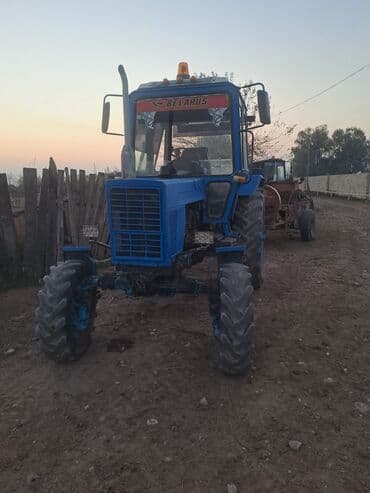traktor peredok: Belarus MTZ tipli mavi traktör - Ön təkər bazası daraldılmış (ikili — 8