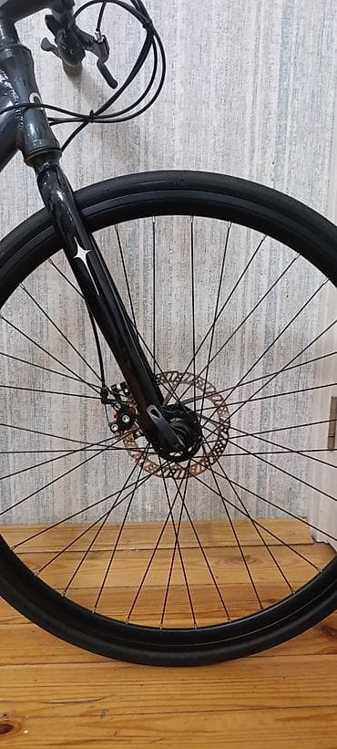 velosipedler: Toba markalı şəhər/fitness tipli velosiped. Yüngül və zərif görünüşlü — 9