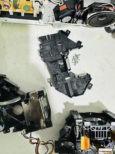 Orijinal proyektor lampaları – 100% orijinal Xüsusiyyətlər: - Yüksək — 9