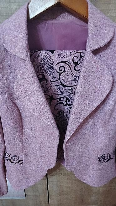 kolej jaket: Qadınlar üçün qısa jaket – açıq çəhrayı/ətirşah tonlarında - Model — 1