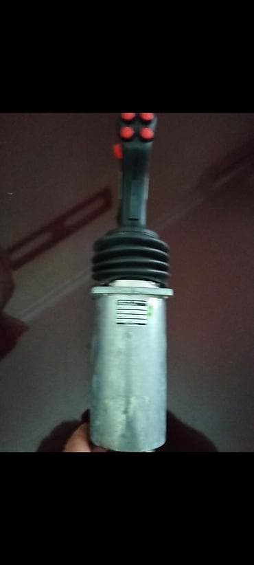 Sənaye joysticki – hidravlik/elektrik idarəetmə tutacağı Məhsul lalafo.az -da Sənaye joysticki – hidravlik/elektrik idarəetmə tutacağı Məhsul