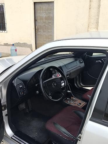 pompa masini satilir: Mercedes-Benz 220: 2.2 l | 1998 il Sedan — 5