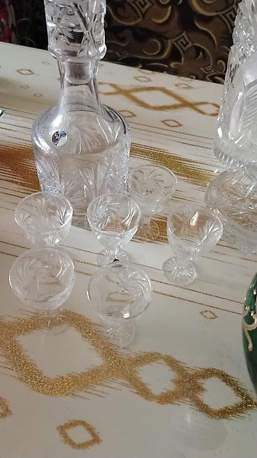 icki: Krasniy May/USSR istehsalı kəsim kristal likör dəsti. Tərkibi: - 1 — 2