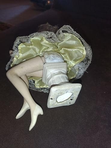 Porcelian oturaq fiqur – şlyapalı xanım kukla1960-1990 iller - — 3