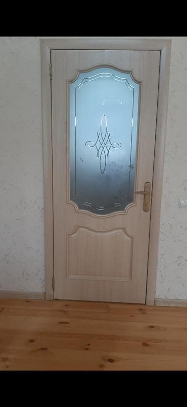 arka qapilar: Qonaq otağı üçün İşlənmiş Otaq qapısı Çərçivə ilə, Ünvandan götürmə — 1