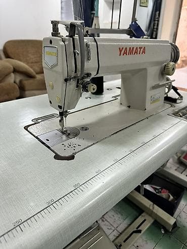 masin kalonkalari: Yamata sənaye tikiş maşını – masa və pedal sistemi ilə birlikdə — 2