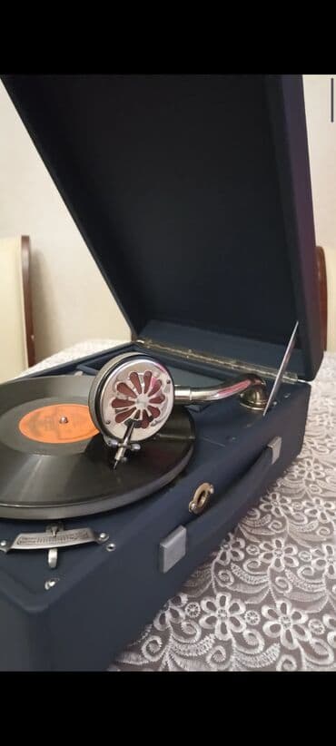 dim listening 1: Retro üslubda çox nadir göy rəngli "LENİNQRAD" patifonu. Üzərində val — 1