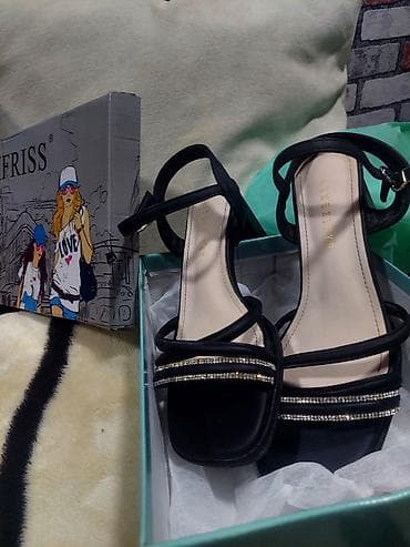 Qadın sandaleti – qara, zərli detallı Qiymətdə razılaşmaq olar