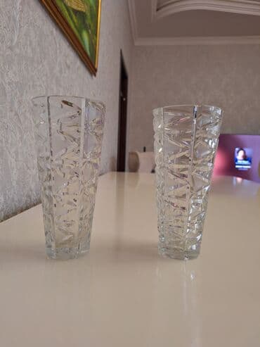 qız qalası şəkli: Bir vaza, Xrustal — 3