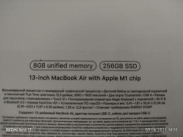 macbook m4: Apple noutbuk – Space Gray rəngdə, metal korpus. Qapaqda Apple loqosu — 4