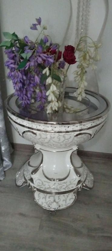 Vazalar: Bir vaza, Keramika — 1