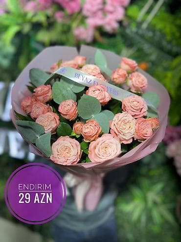 kaktus gülü: 8 Mart üçün xüsusi gül kompozisiyası – şəffaf kvadrat qutuda qırmızı — 4