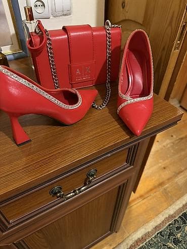 qirmizi piling: Qırmızı qadın dəsti – hündürdaban tufli və çiyin çantası.36 razmer - — 1