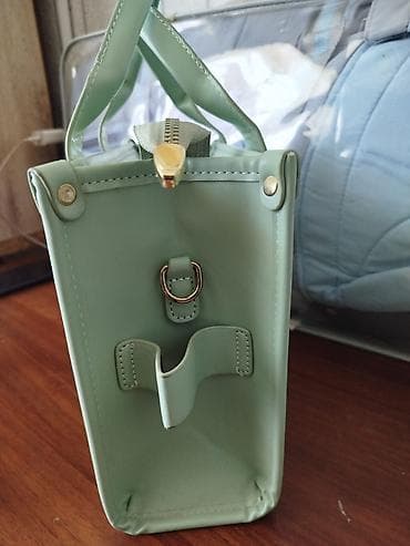 Çantalar: A klass Tote Bag – nanə yaşıli dəri detallar -Yay üçün Model: “THE — 4