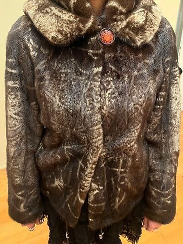 Жилеты, безрукавки: Orginal wuba 2000 azn alinib 800 azn satilir 
cox az geynilib — 2