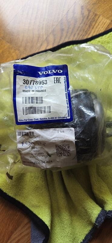 111 mator: Məhsul: Volvo orijinal hissə – mühərrik dayağı (üst kronşteyn/buşinq — 4