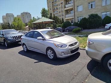 Hyundai Accent: 1.6 l | 2014 il Sedan