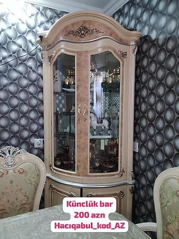 Şüşəli dolab vitrini