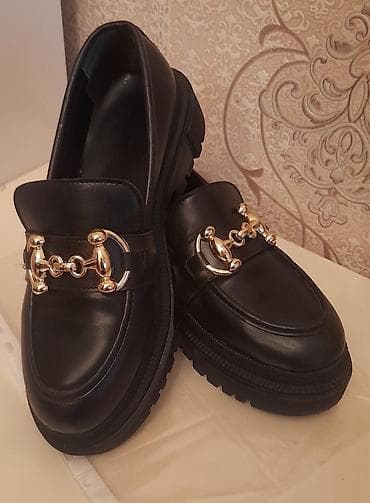 Makasin və loferlər: Qadın loafer ayaqqabıları - Rəng: qara - Dizayn: klassik loafer — 2