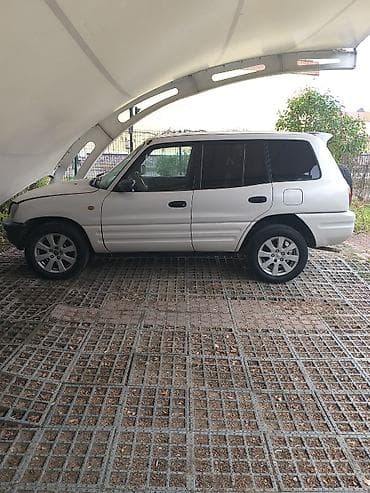 maşım: Toyota RAV4: 2 l | Ofrouder/SUV — 9