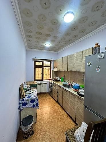 heyet evi bine: 3 otaqlı mənzil – interyer təsviri - Geniş qonaq otağı: Kristal asma — 7