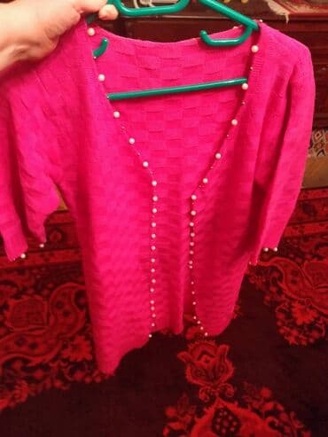 Parlaq çəhrayı rəngdə qadın kardiqanı. - Model: açıq önlü, 3/4 qol -