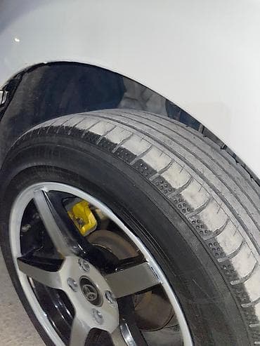 16 liq teker: Toyota üçün orijinal üslubda 5 küllü yüngül lehimli disklər və şin — 2