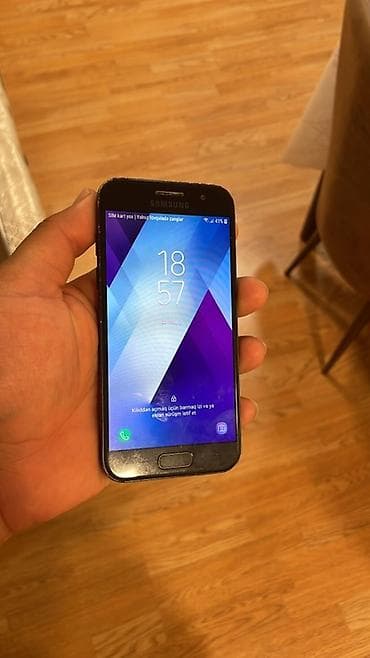 samovar satilir: Samsung Galaxy A3 2017, цвет - Голубой, Битый — 3