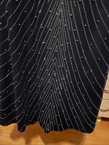 Digər qadın geyimləri: Bu ziyafət donu dərin V yaxalıq və uzun qanadvari qollara malikdir — 5