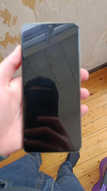 6 ayin telfonudu saz vezyetdedi teze telfon almışam deyə satiram