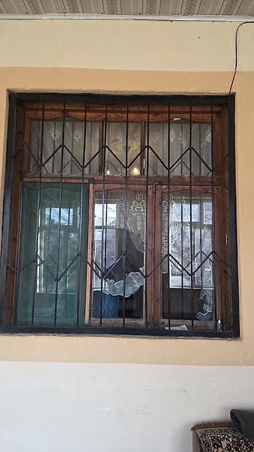 qapi taxda: Taxta pencere hunduruluyu1.60 eni1.50 — 1