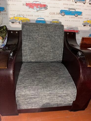 metbex kunc divanlari qiymetleri: 1 divan, 2 kreslo. Divanın ortası biraz çöküb. Kənarları da dəri — 2