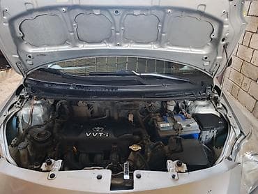 audi a6 2000: Toyota Yaris: 1.3 l | 2008 il Sedan — 5