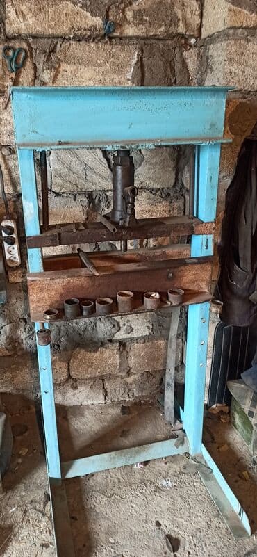 купить пластиковый бак для воды: Hidravlik pres – stasionar, çərçivəli konstruktor. Xüsusiyyətlər: - — 2