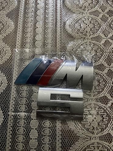 bmw e39 lip: Avtomobil üçün emblemlər dəsti - Şəkillərdə olan 2 ədəd yapışdırılan — 1