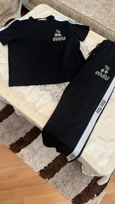 Qara idman dəsti – futbolka və şalvar - Rəng: qara, yanlarda ağ zolaq