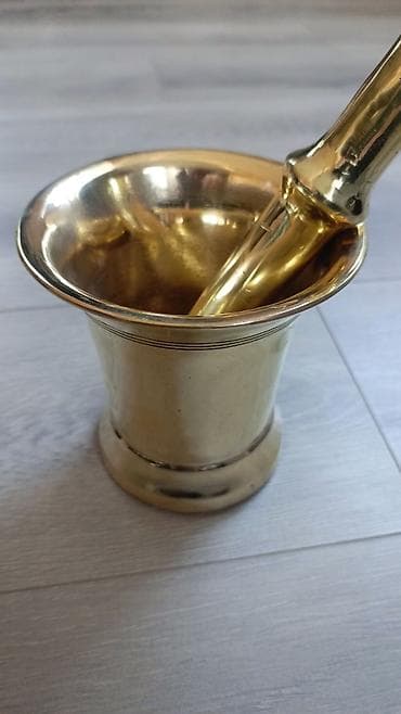 metbex ewyalari: Qədimi,bürüncdən hazırlanmış həvəng və dəstə. Xüsusiyyətlər: - — 6