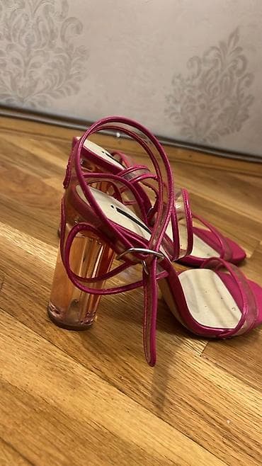 Qadın ayaqqabıları: Qadın sandaleti – parlaq çəhrayı 40 ölçu - Model: açıq burunlu, nazik — 2