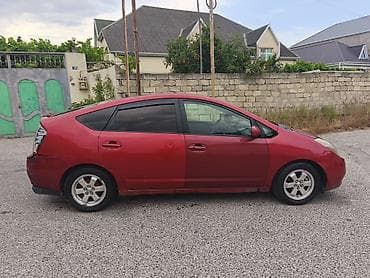 Toyota Prius (2-ci nəsil) hibrid hetçbek - Rəng: qırmızı, 5 qapılı — 2