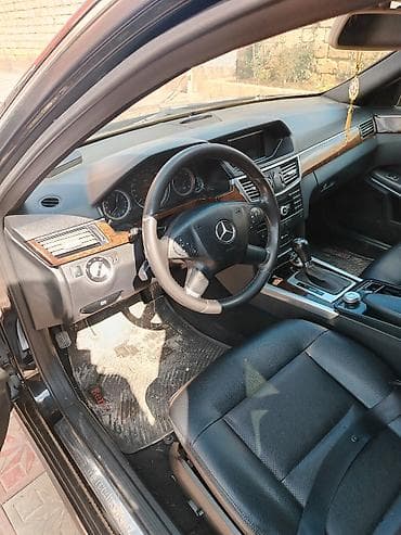Avtomobil alışı: Mercedes-Benz E-Class sedan E 200 - Kuzov: Qara rəng, 4 qapılı sedan — 3