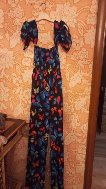 düz don modelləri: Qadın geyim dəsti – 4 fərqli model 1) Qırmızı paltar (etikə brendi) - — 4