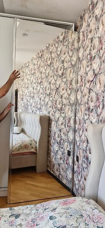güzgülü skaf: 2 ədəd kupe qapı satılır şkaf üçün, 1 ədəd güzgülü qapı dolab dan — 1