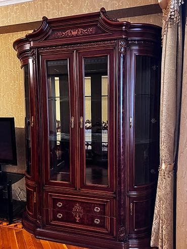 divarda kitab refi: İşlənmiş, Divan, Servant, İtaliya — 3