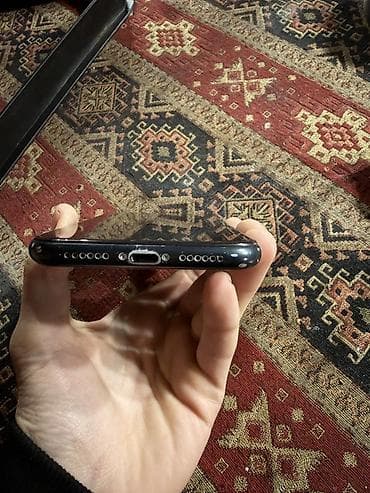 IPhone Xr, 128 GB, Qara, Face ID — 6